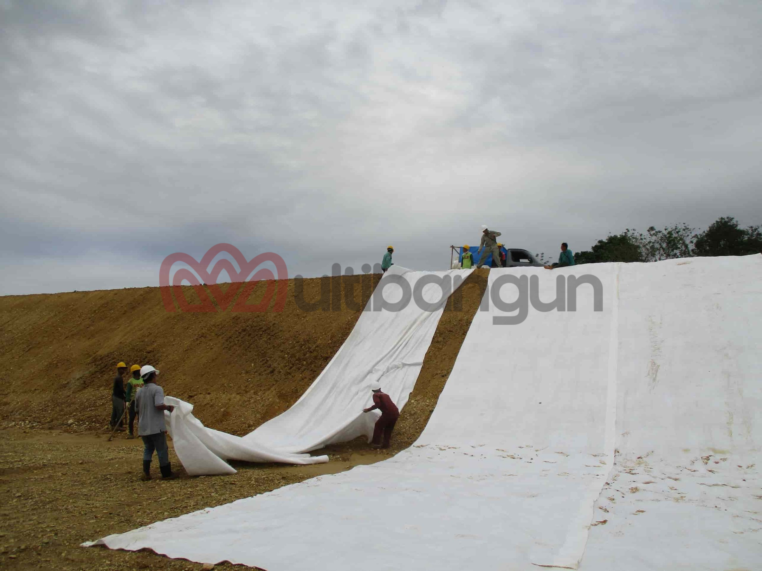 Geotextile: Material Proteksi Geomembrane dalam Konstruksi