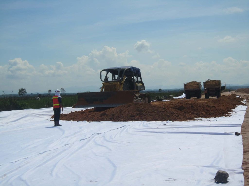 geotextile-jalan-tambang-multibangun-1