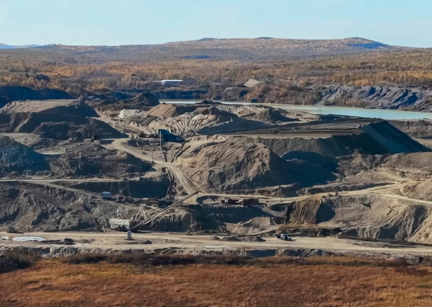 Deformasi Lereng Tambang: Penyebab, Tanda Bahaya, dan Cara Monitoring yang Tepat