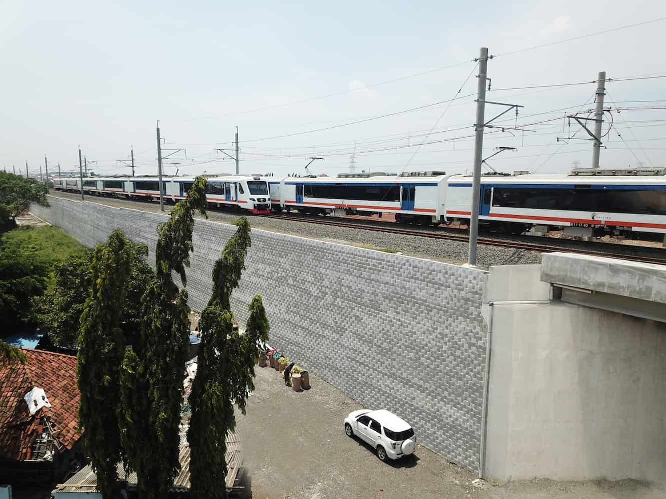 Solusi Perlintasan Sebidang: Multiblock Retaining Wall System sebagai Opsi Flyover Tercepat